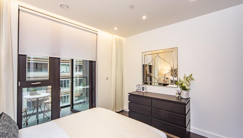 2 bed property in 4 Thornes House, 6-8 Charles Clowes Walk, London